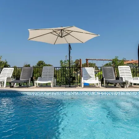 House Iva With Swimming Pool - 7 Persons
