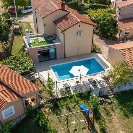 House Iva With Swimming Pool - 7 Persons