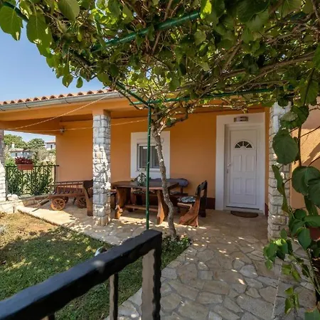 House Iva With Swimming Pool - 7 Persons *