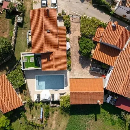 House Iva With Swimming Pool - 7 Persons Nedeščina